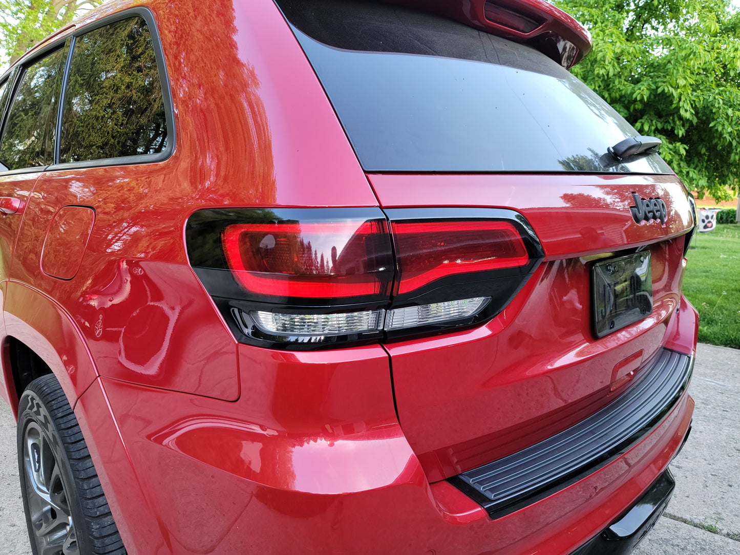 14-21 Jeep Grand Cherokee Taillight Center Tint